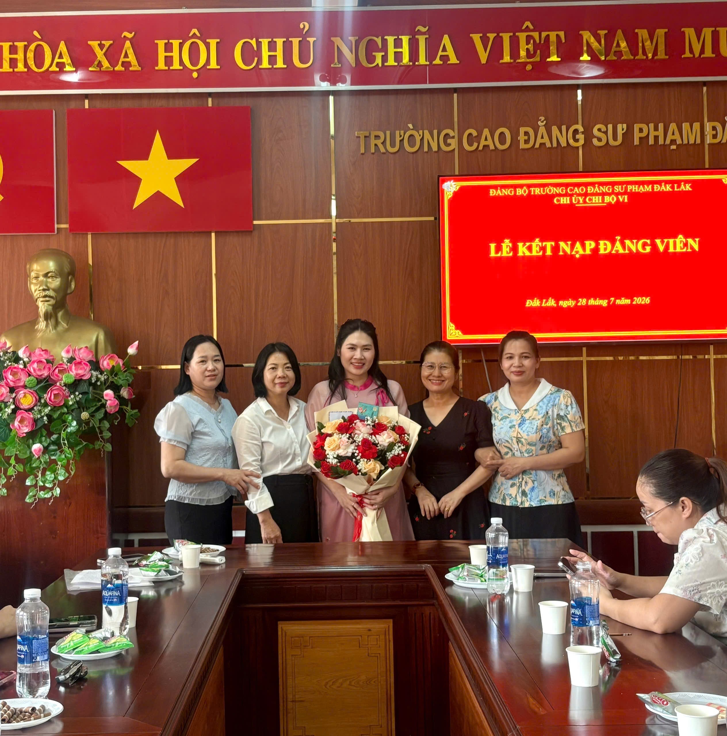Chi  bộ VI tổ chức Lễ kết nạp Đảng viên mới
